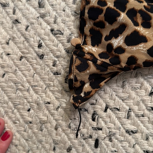 Leopard Veronica Beard dress sz 4! Fully lined, Hidden zippers buttons. Worn 1x - Picture 5 of 8